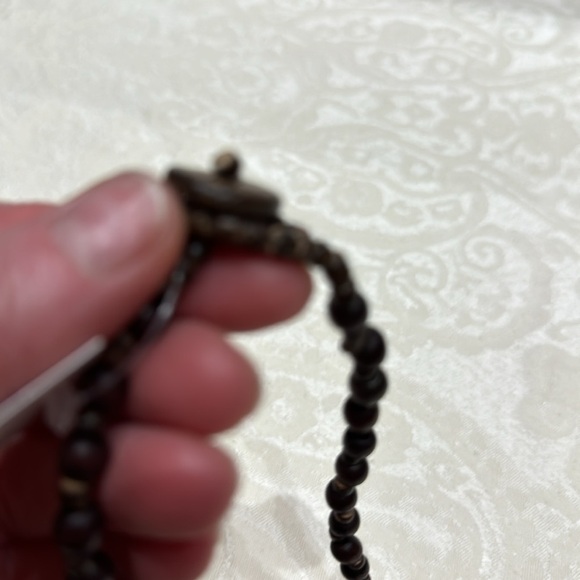 Unda Pendant paper wrapped wooden bead necklace - Picture 7 of 8